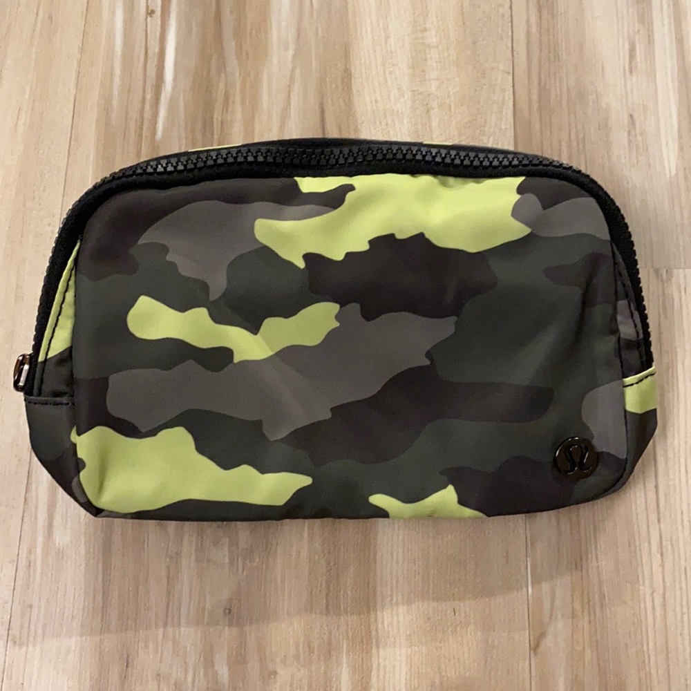 ❤️ Lululemon Original Neon Camo Everywhere Belt Bag NWT